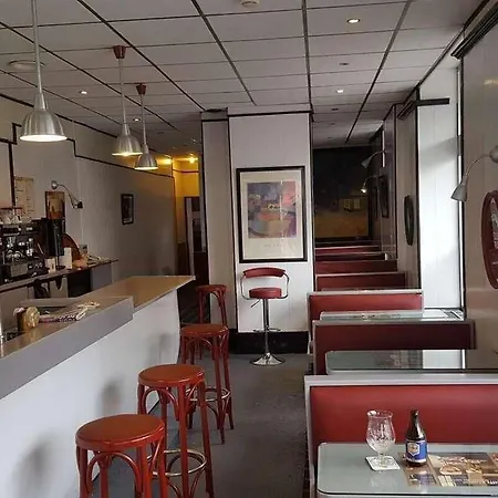 Le Clémenceau Et 'hôtel Gare Sncf Centre Valenciennes