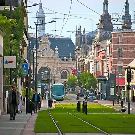 Le Clemenceau Centre -sncf 2* ヴァランシエンヌ