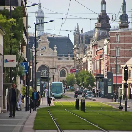 Le Clemenceau Centre -sncf 2* Валансьен