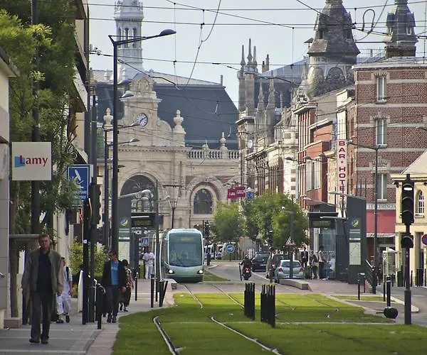 Le Clemenceau Centre Gare Sncf -tramway 2*